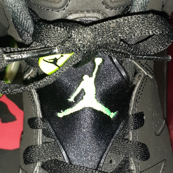 Air Jordan 6 Retro | 9 | Black, Electric Green - Picture 5 of 10